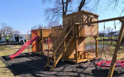 Trawa, piasek czy maty SBR? Wyjaśniamy, jaka nawierzchnia na plac zabaw jest najbezpieczniejsza