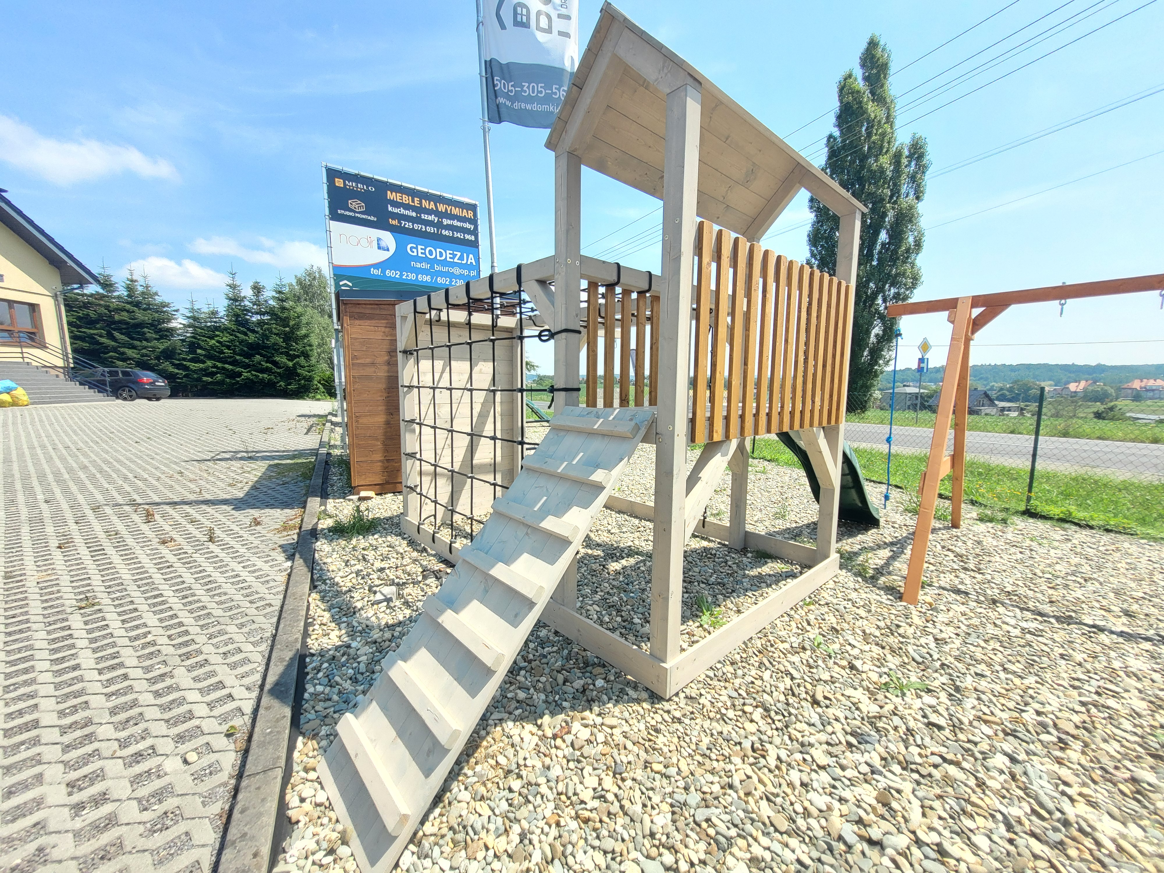 Plac zabaw z montażem – wybór idealnego zestawu i na co zwrócić uwagę